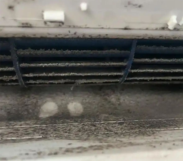 临夏空调吹的风有股烧焦味是怎么回事